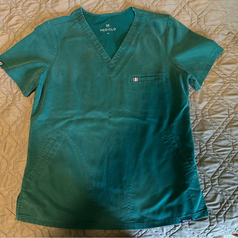 Mediclo Kauai 2: Relaxed Fit Scrub Top - green